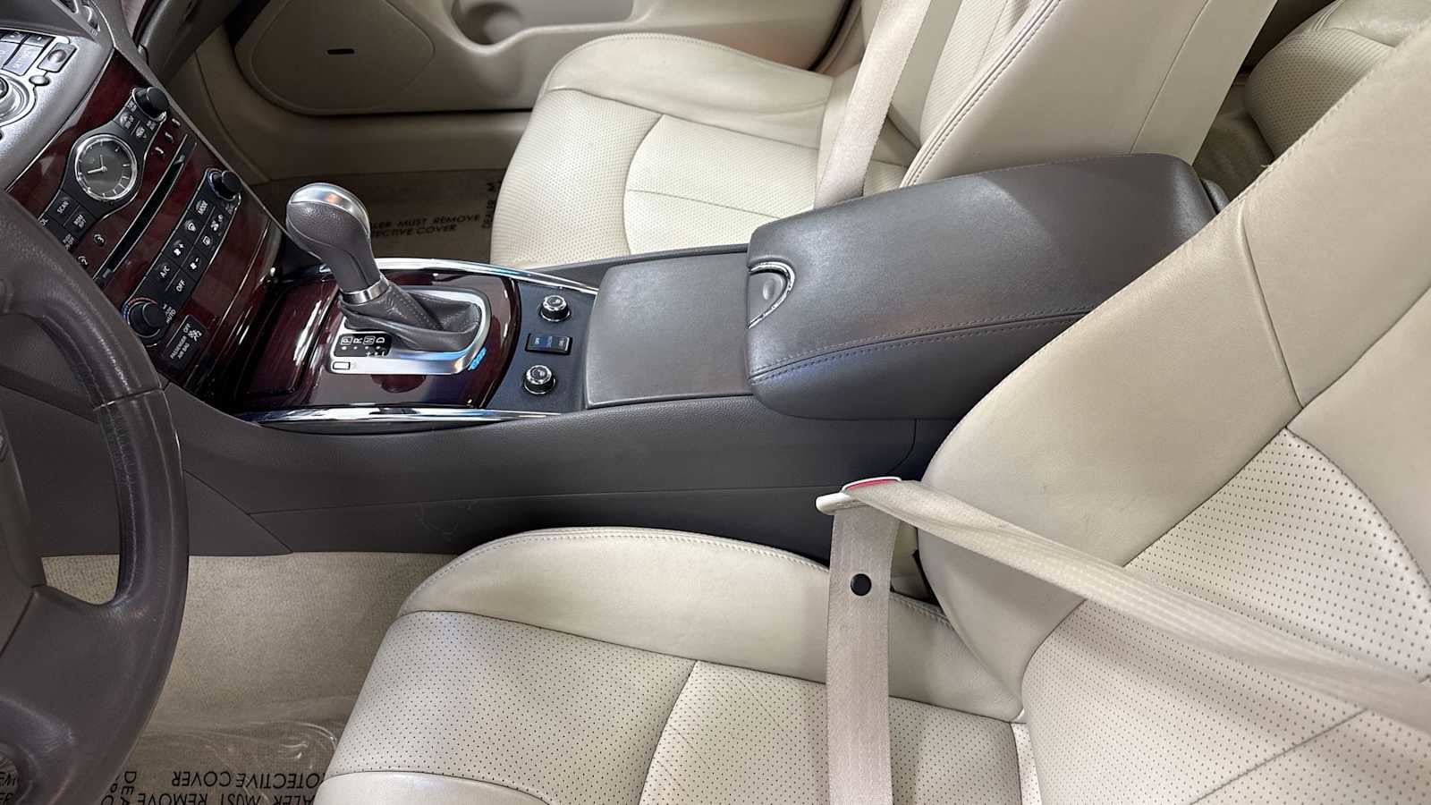 Thumbnail: 2010 INFINITI G37 - 23