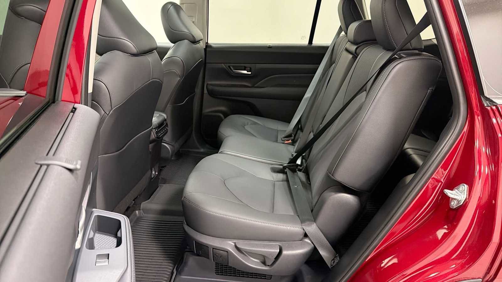 Thumbnail: 2025 Toyota Grand Highlander - 25