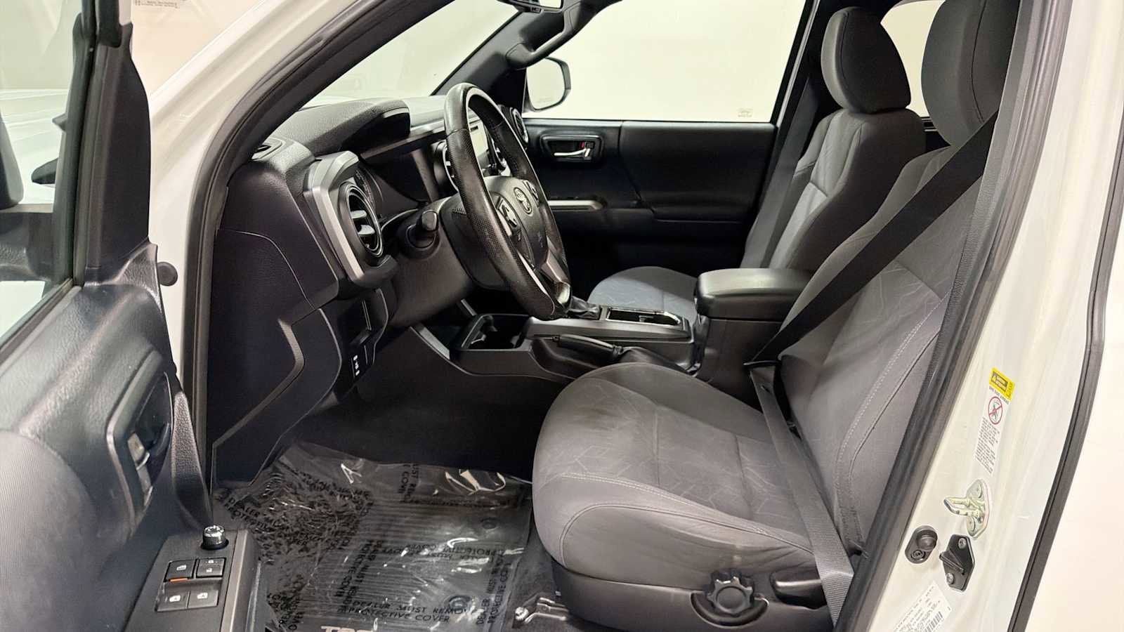 Thumbnail: 2016 Toyota Tacoma - 13