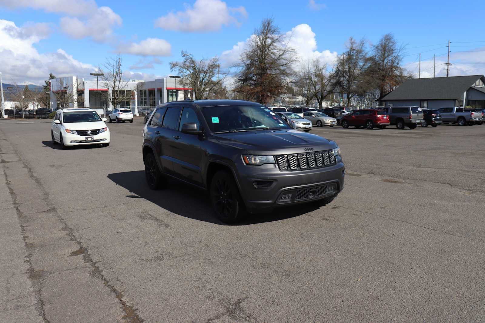 Thumbnail: 2020 Jeep Grand Cherokee - 3