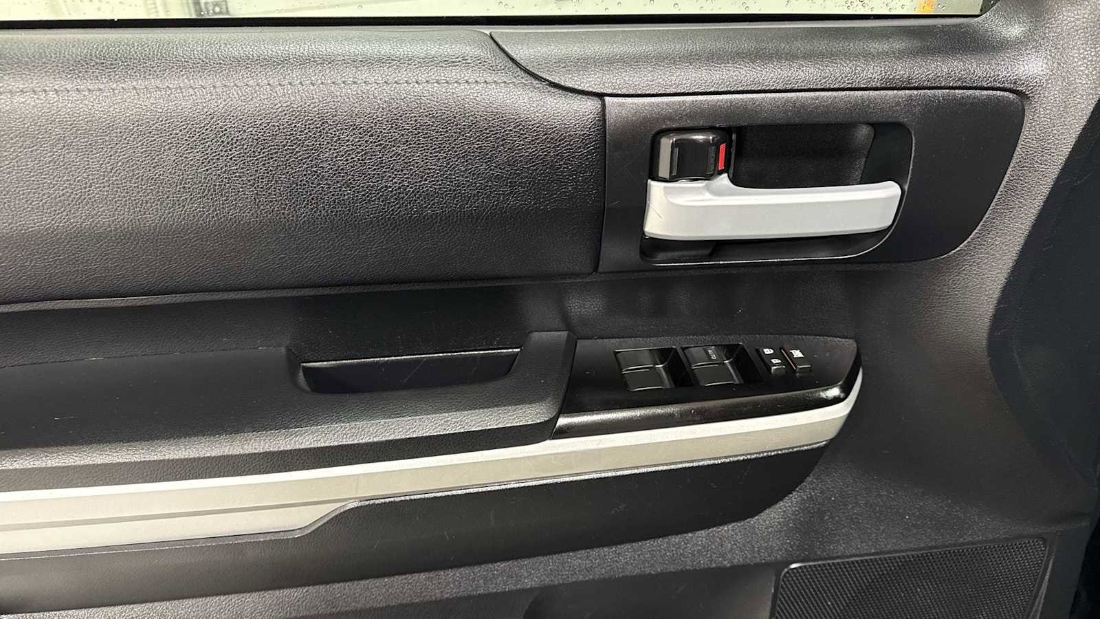 Thumbnail: 2017 Toyota Tundra - 15