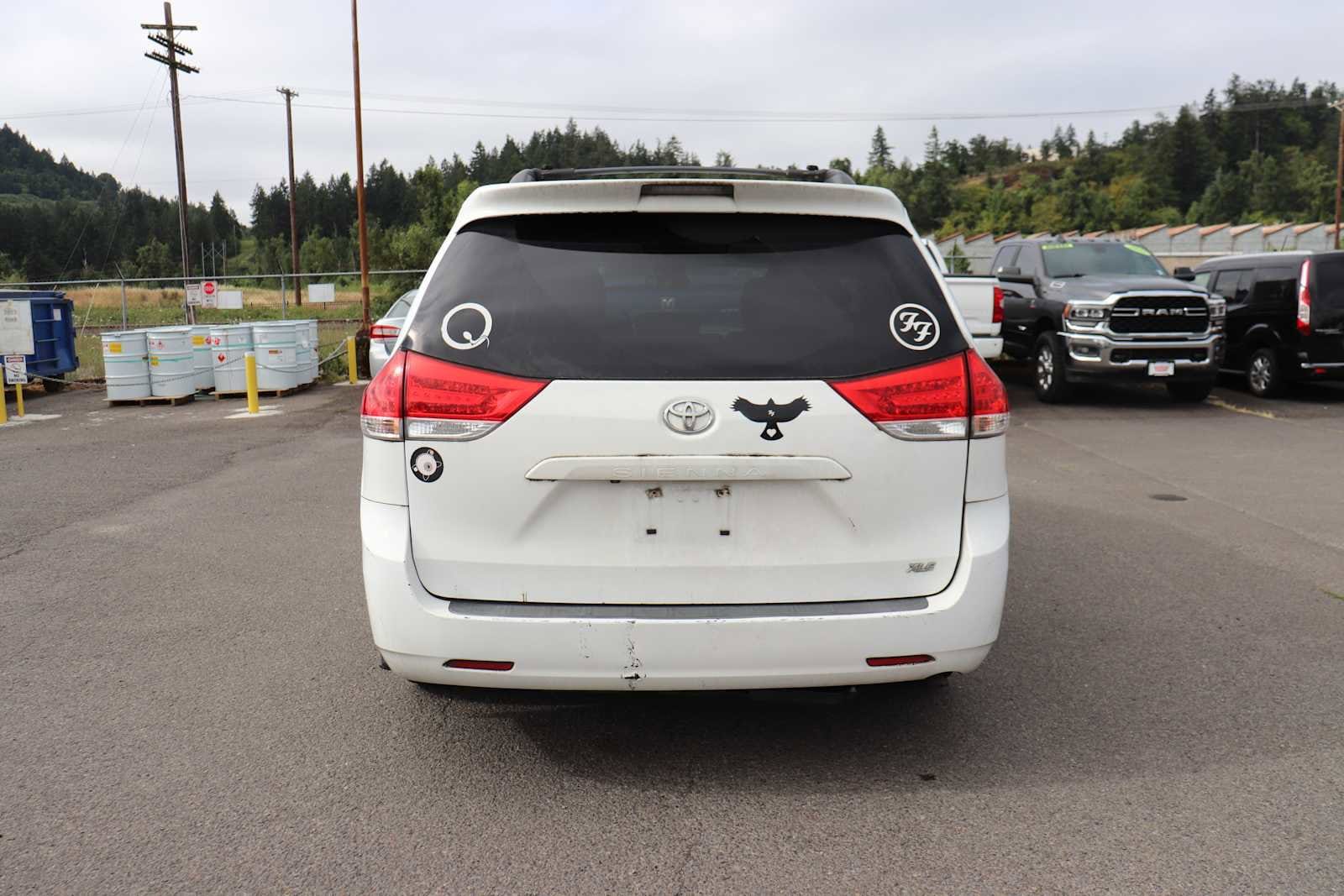 Thumbnail: 2011 Toyota Sienna - 6