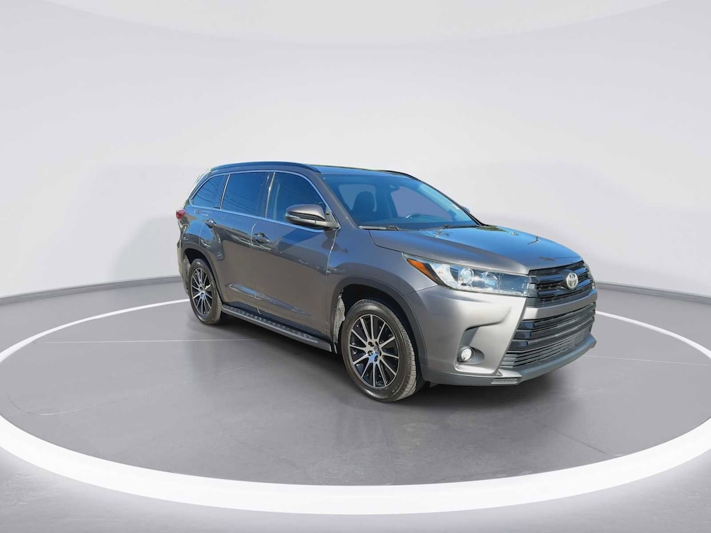 Used 2017 Toyota Highlander SE V6 SUV