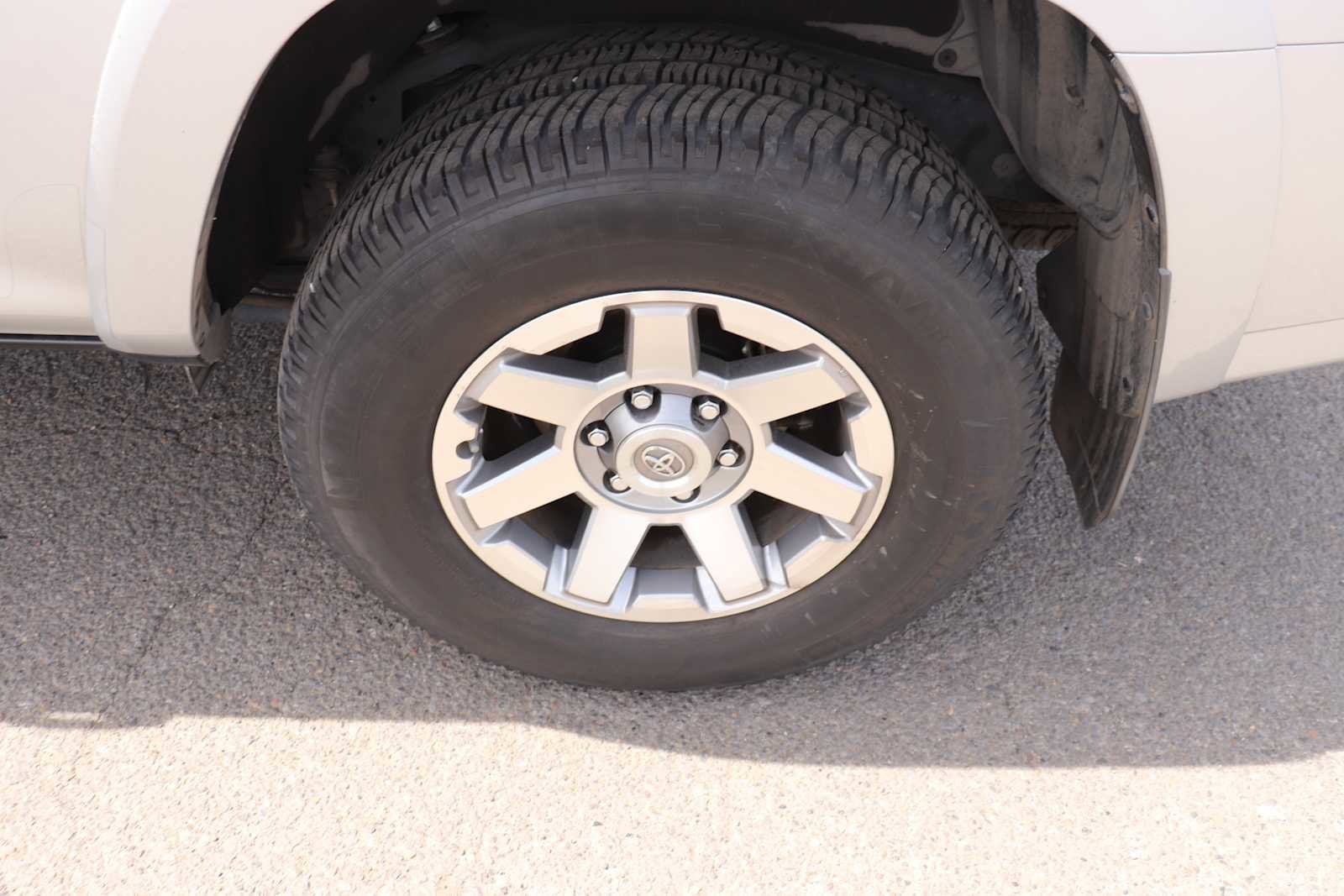 Thumbnail: 2016 Toyota 4Runner - 9