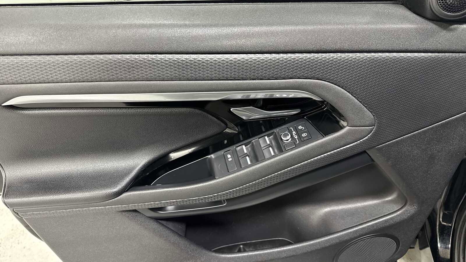 Thumbnail: 2020 Land Rover Range Rover Evoque - 15