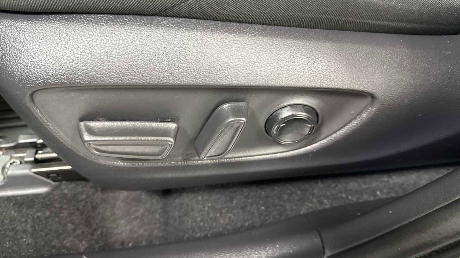 Thumbnail: 2021 Toyota RAV4 - 15