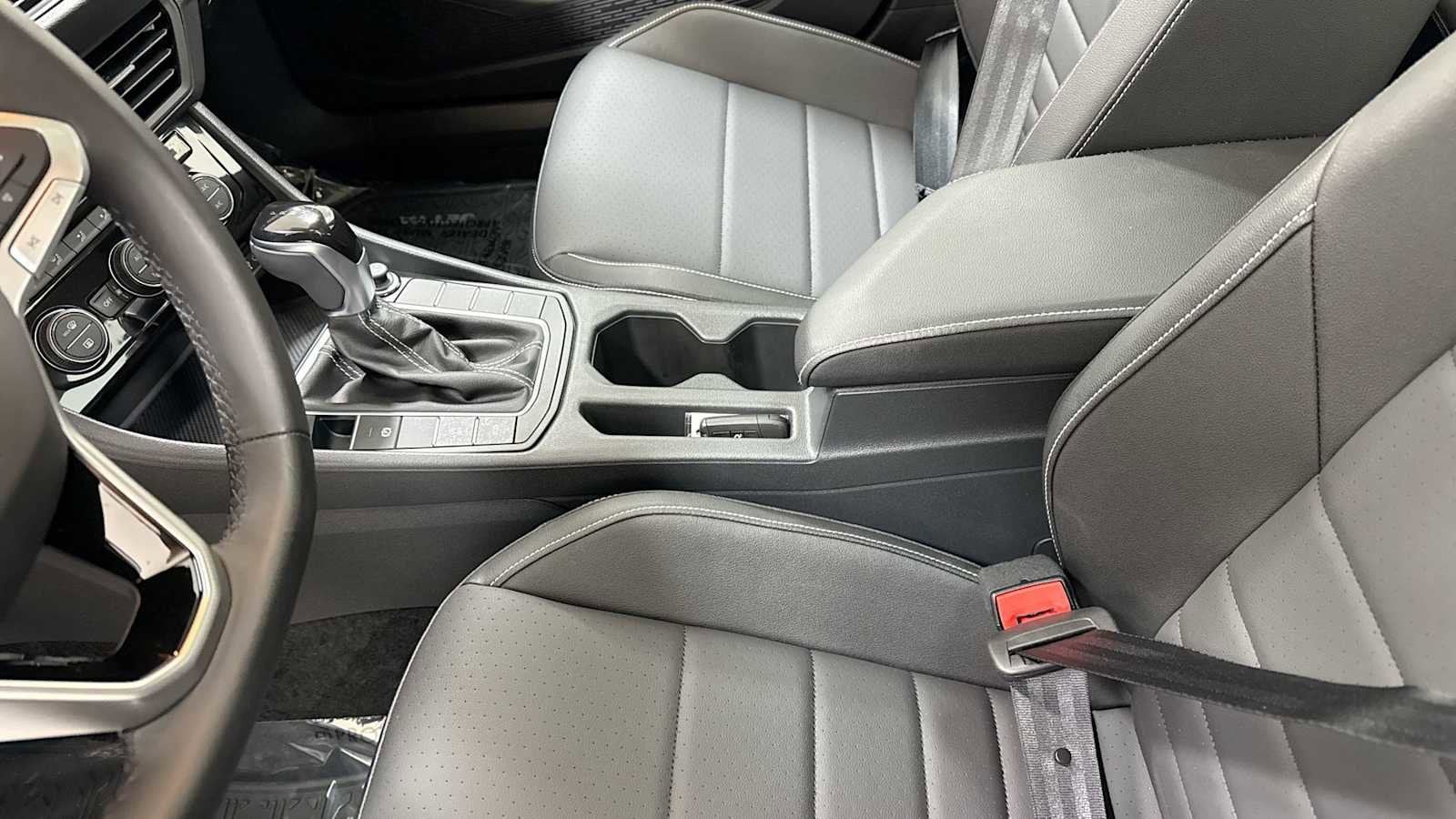 2024 Volkswagen Jetta SE 22