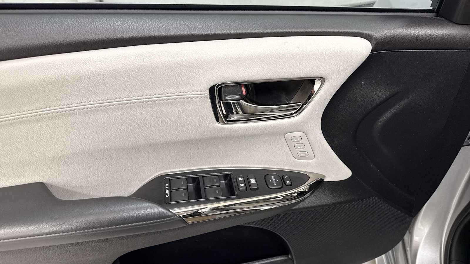 Thumbnail: 2016 Toyota Avalon - 15