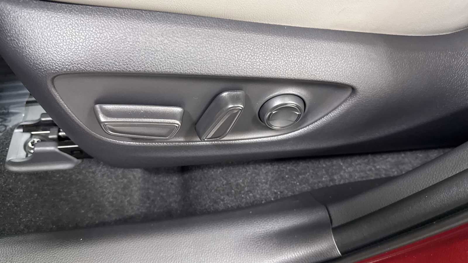 Thumbnail: 2025 Toyota RAV4 - 14