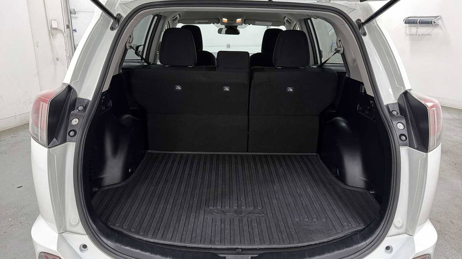 Thumbnail: 2017 Toyota RAV4 - 26