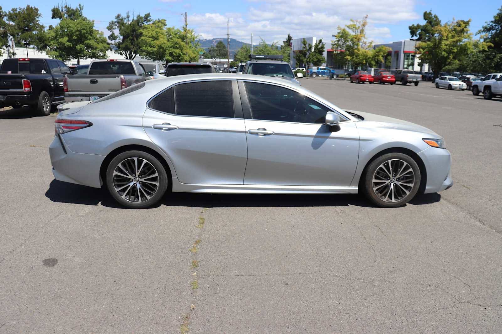 Thumbnail: 2019 Toyota Camry - 4