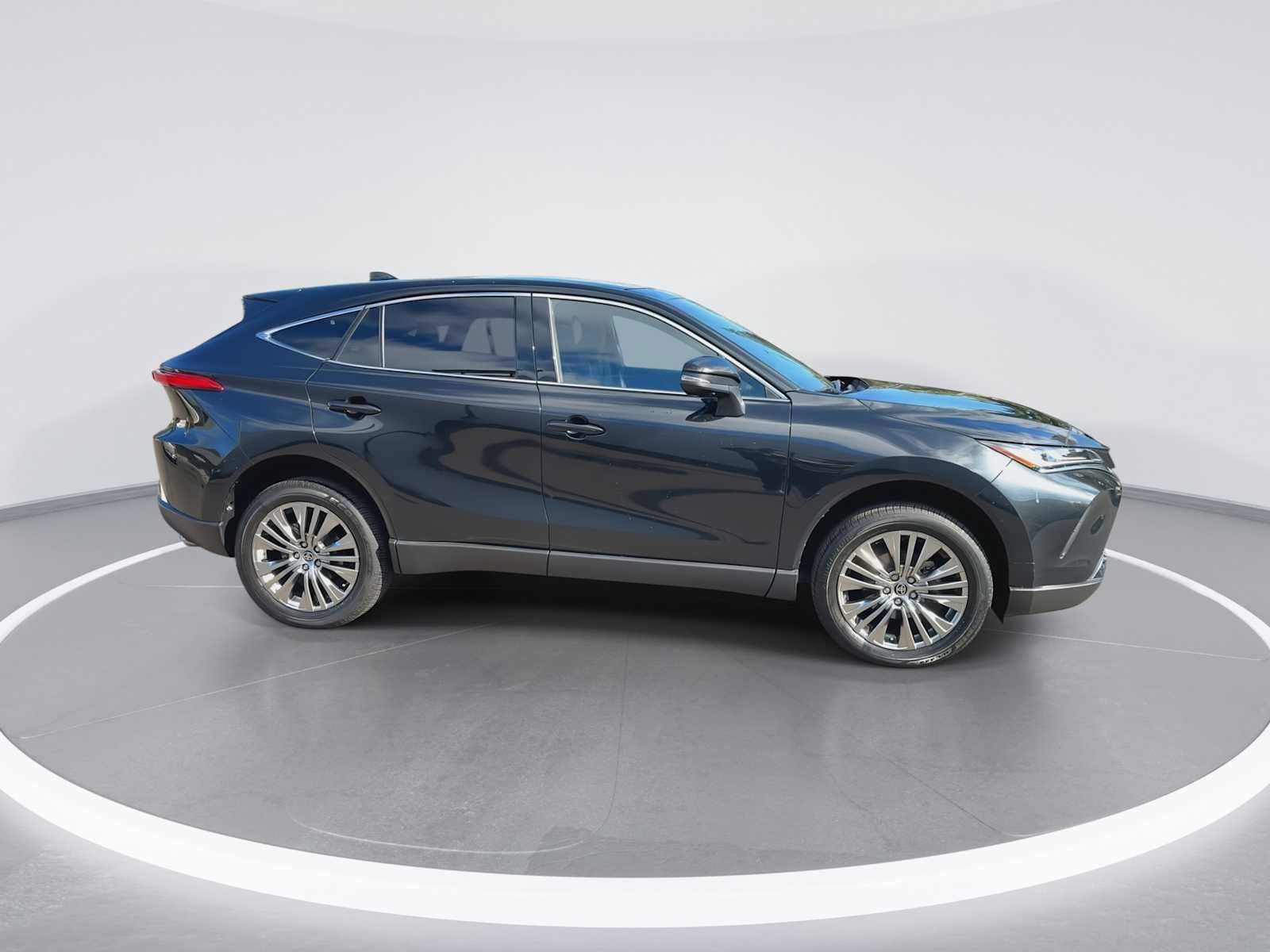 Thumbnail: 2023 Toyota Venza - 9