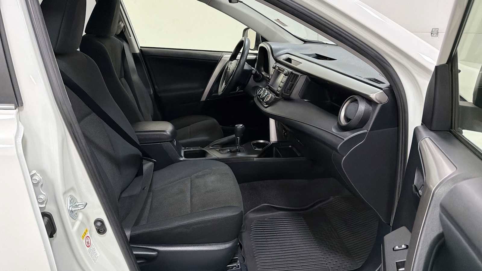 Thumbnail: 2017 Toyota RAV4 - 28