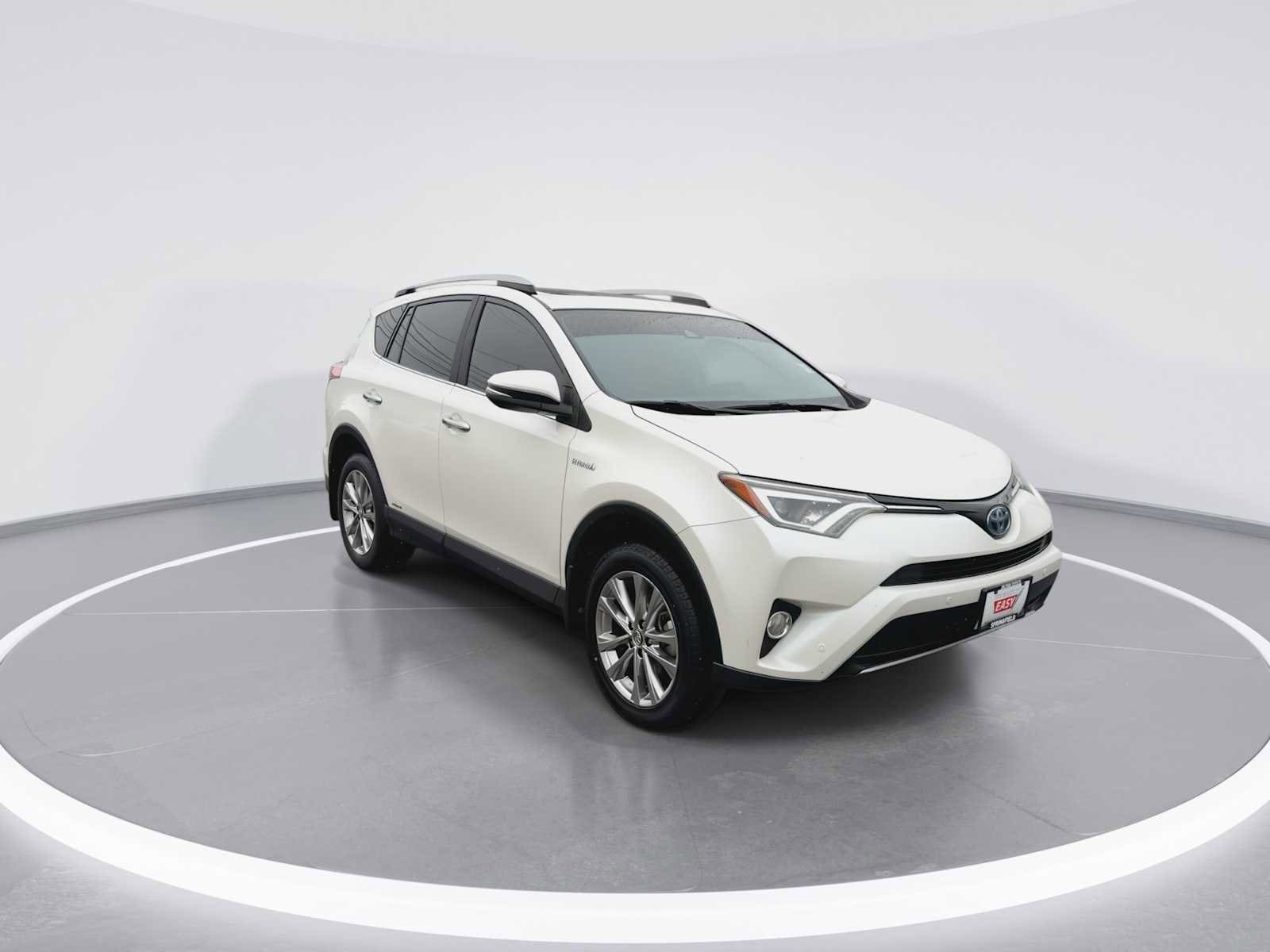 Thumbnail: 2017 Toyota RAV4 - 2