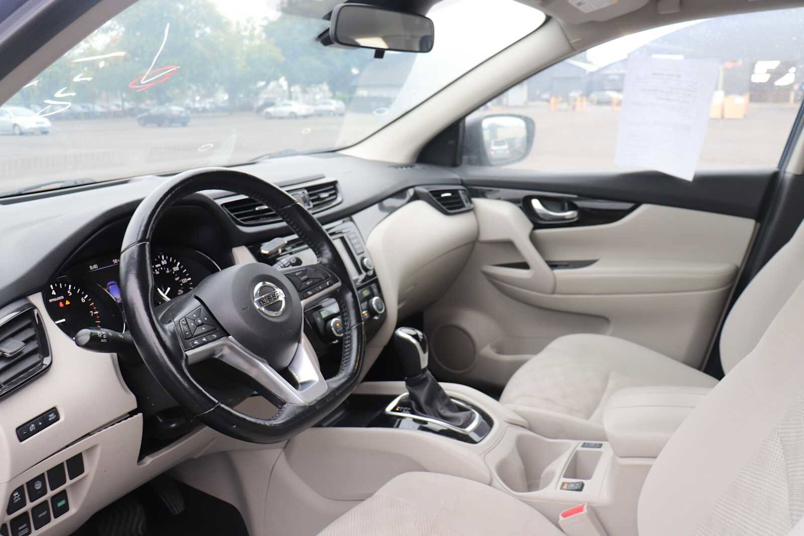 Thumbnail: 2022 Nissan Rogue Sport - 9