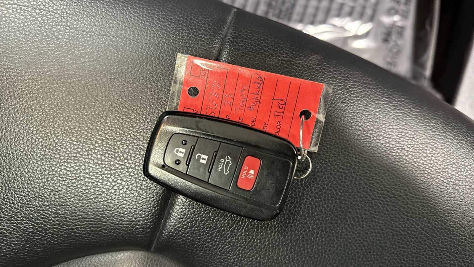 Thumbnail: 2023 Toyota Highlander - 32