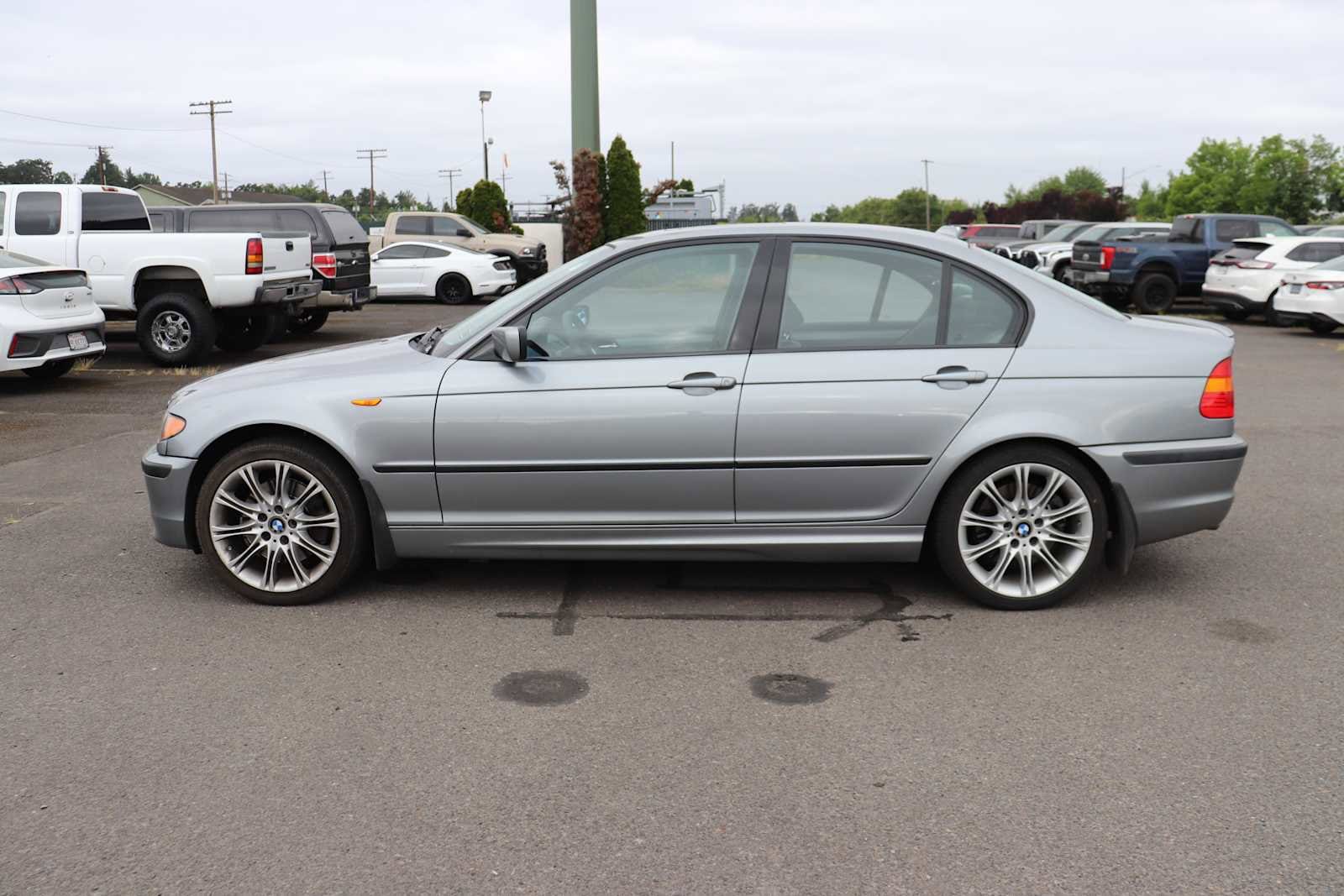 2004 BMW 3 Series 330i 8