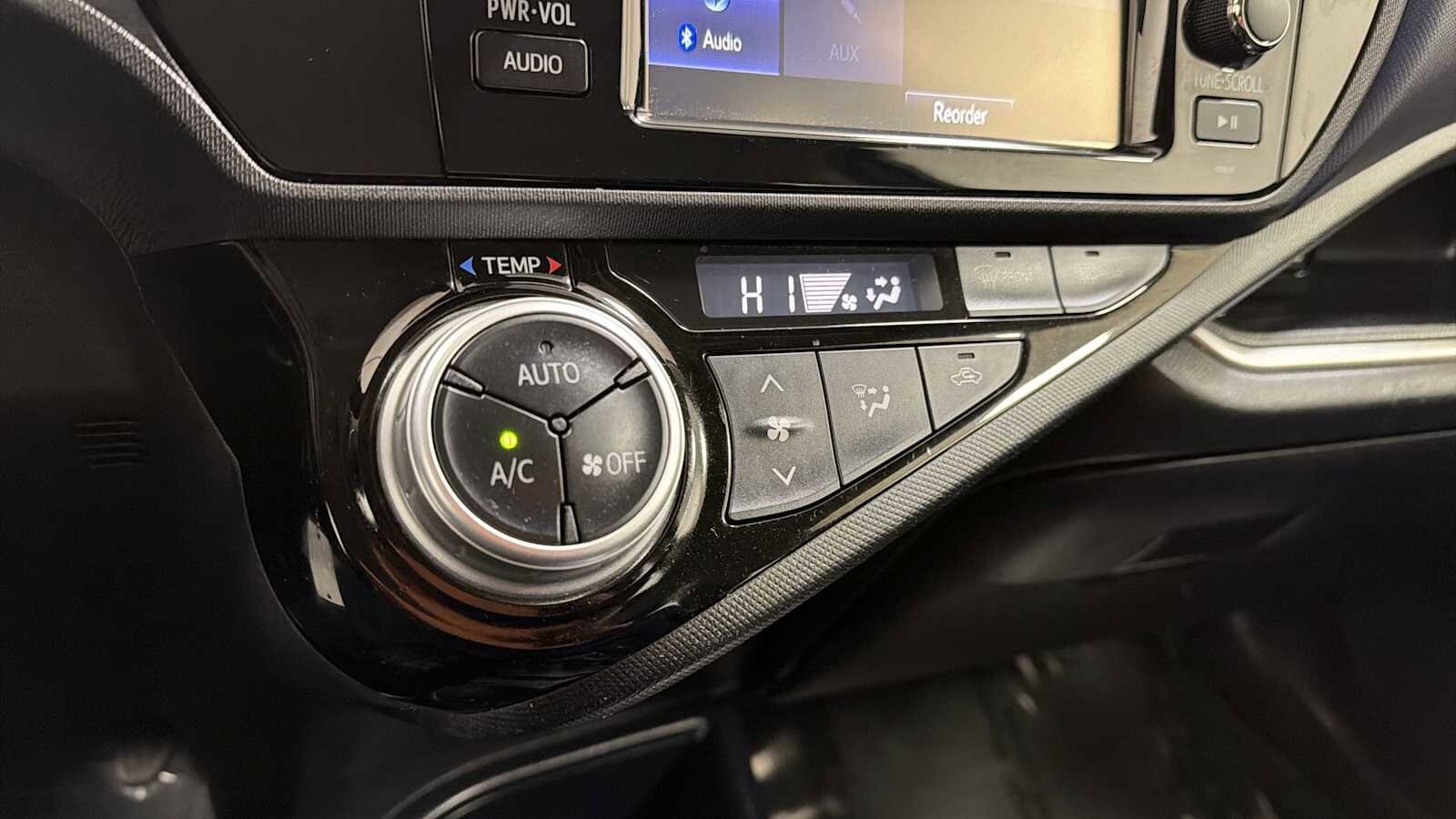 Thumbnail: 2017 Toyota Prius c - 19