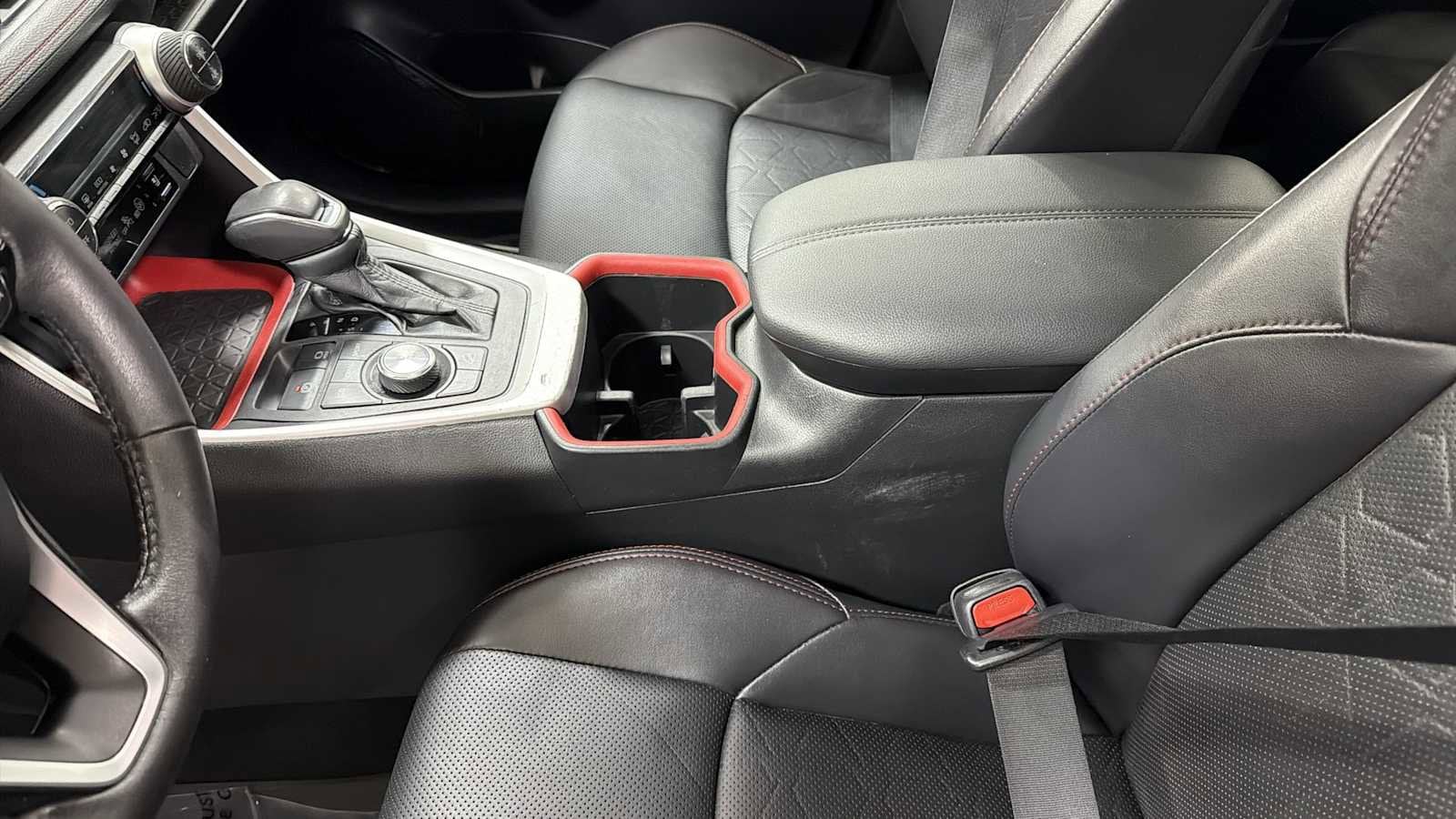 Thumbnail: 2022 Toyota RAV4 - 22