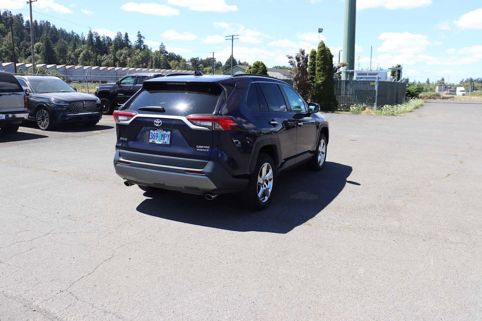 Thumbnail: 2021 Toyota RAV4 - 5