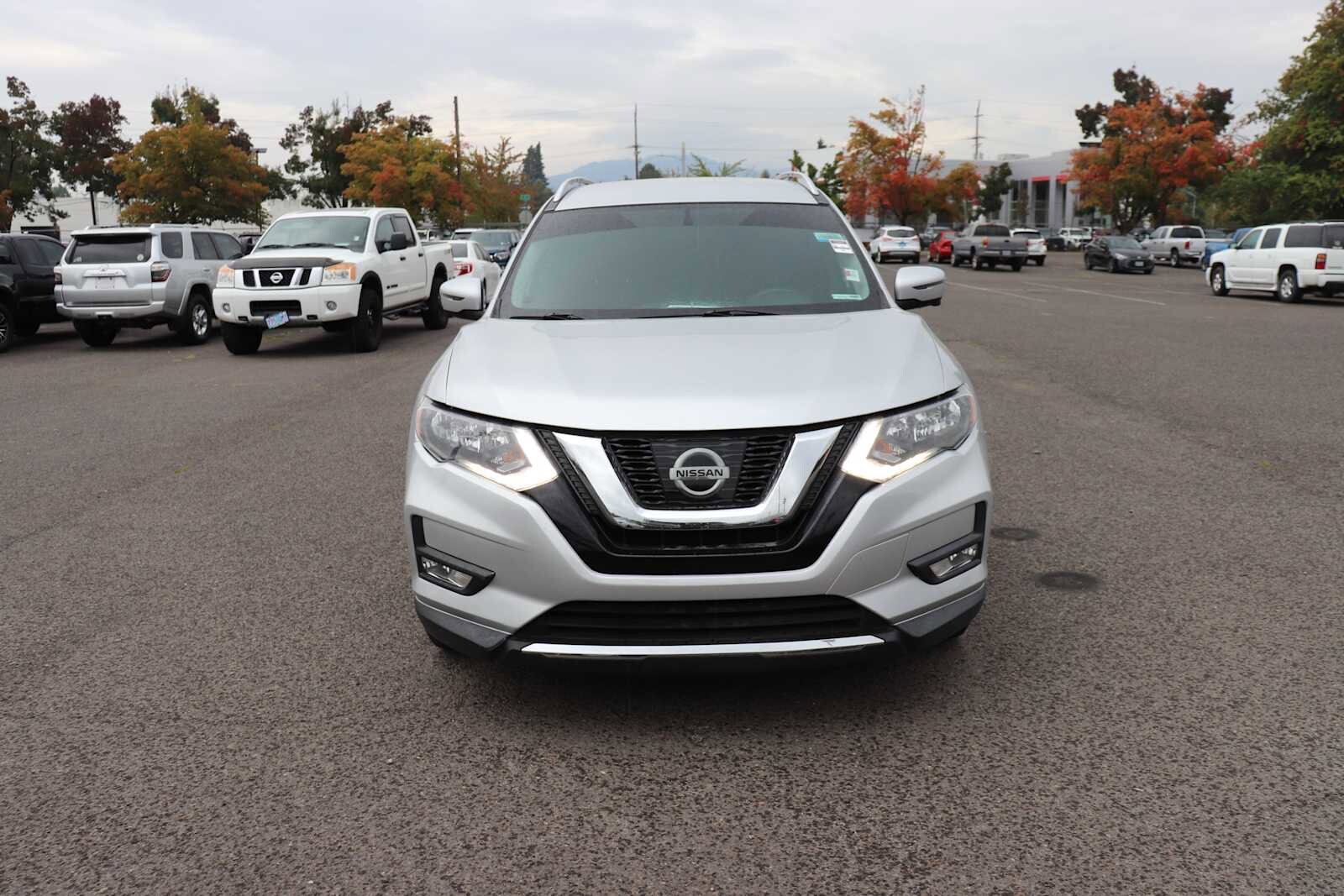 2017 Nissan Rogue SV photo 2