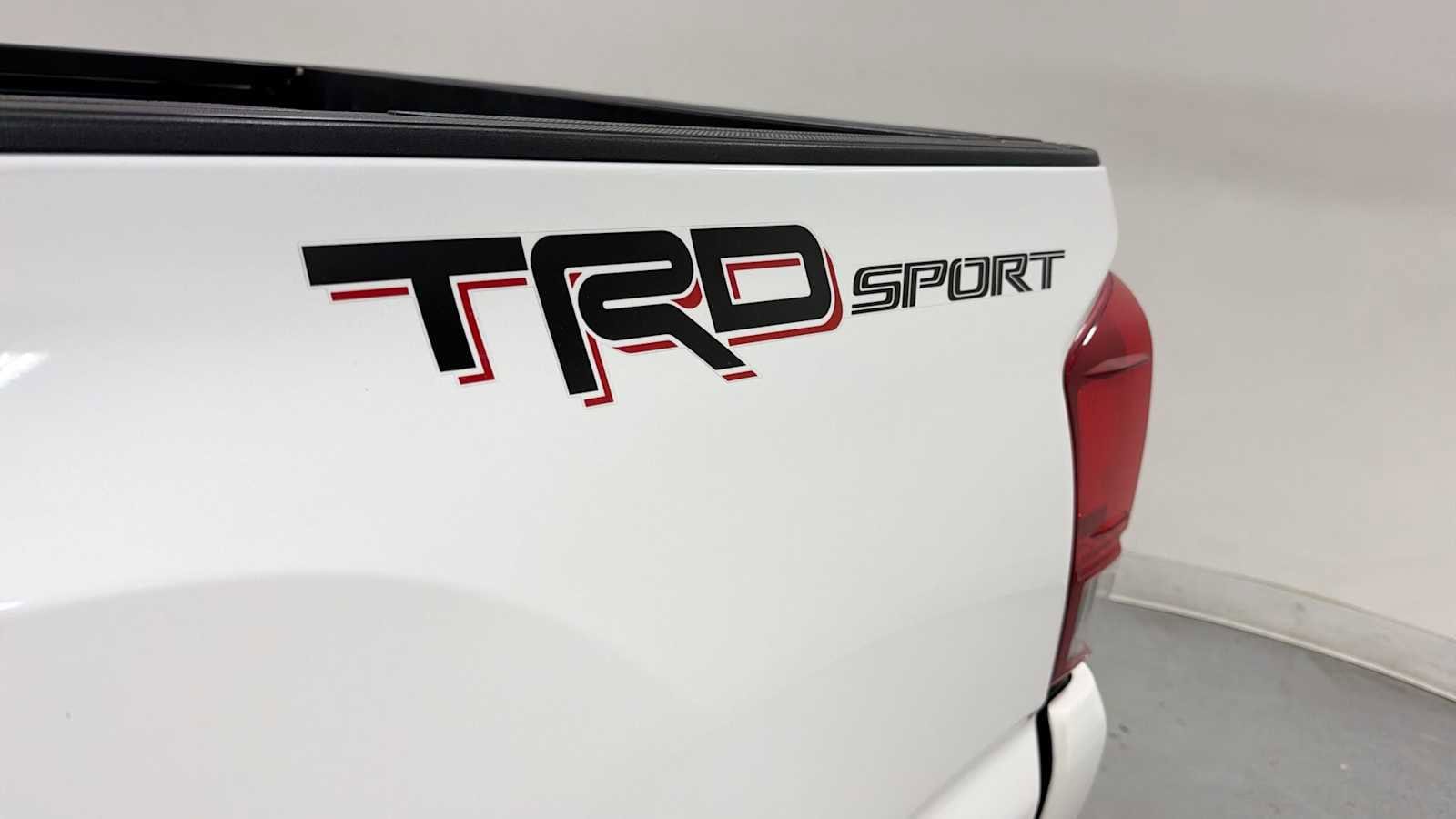 Thumbnail: 2016 Toyota Tacoma - 27