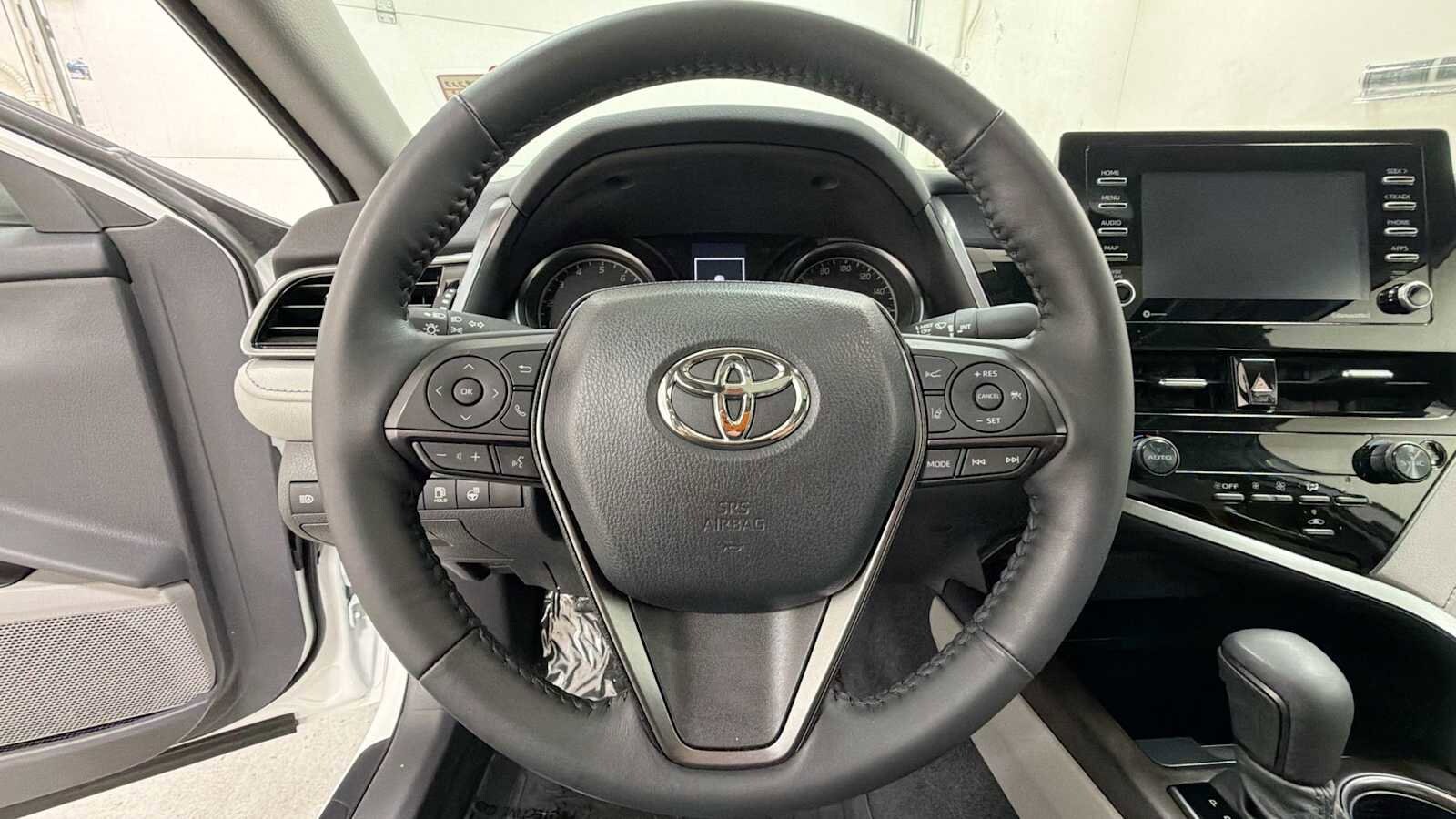 Thumbnail: 2023 Toyota Camry - 16