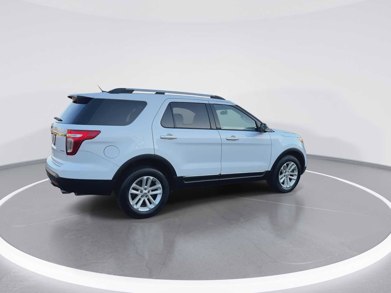 Thumbnail: 2013 Ford Explorer - 8
