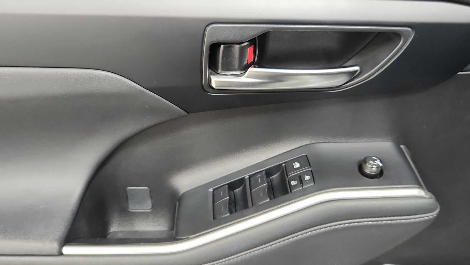 Thumbnail: 2022 Toyota Highlander - 15