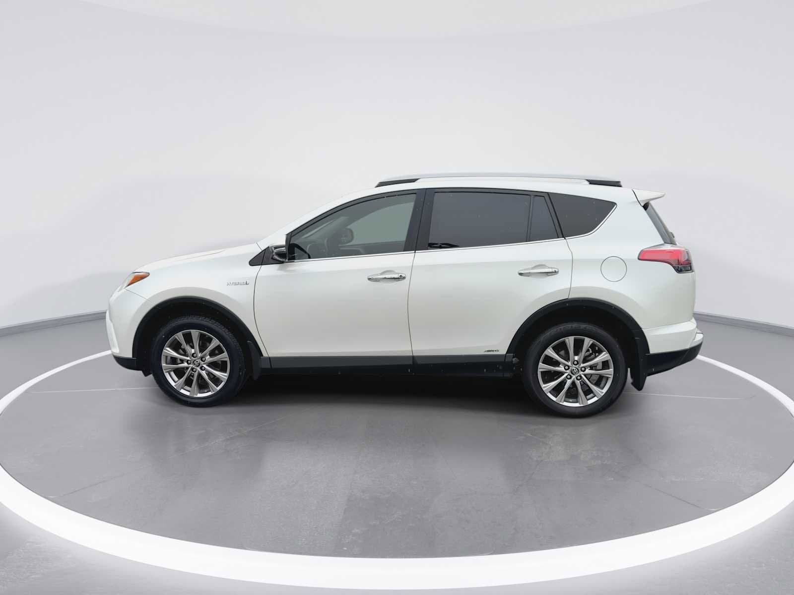 Thumbnail: 2017 Toyota RAV4 - 5