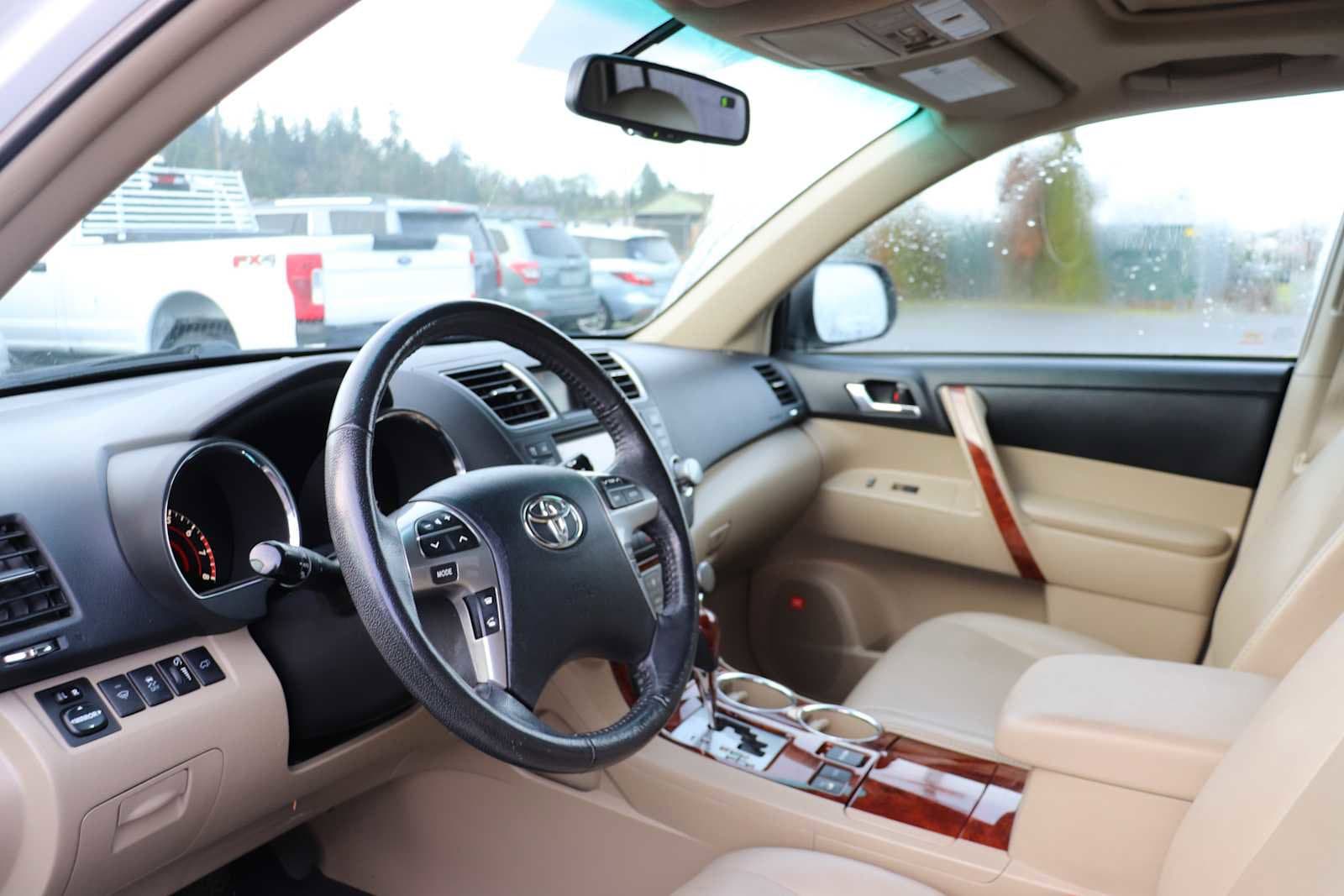 Thumbnail: 2011 Toyota Highlander - 10