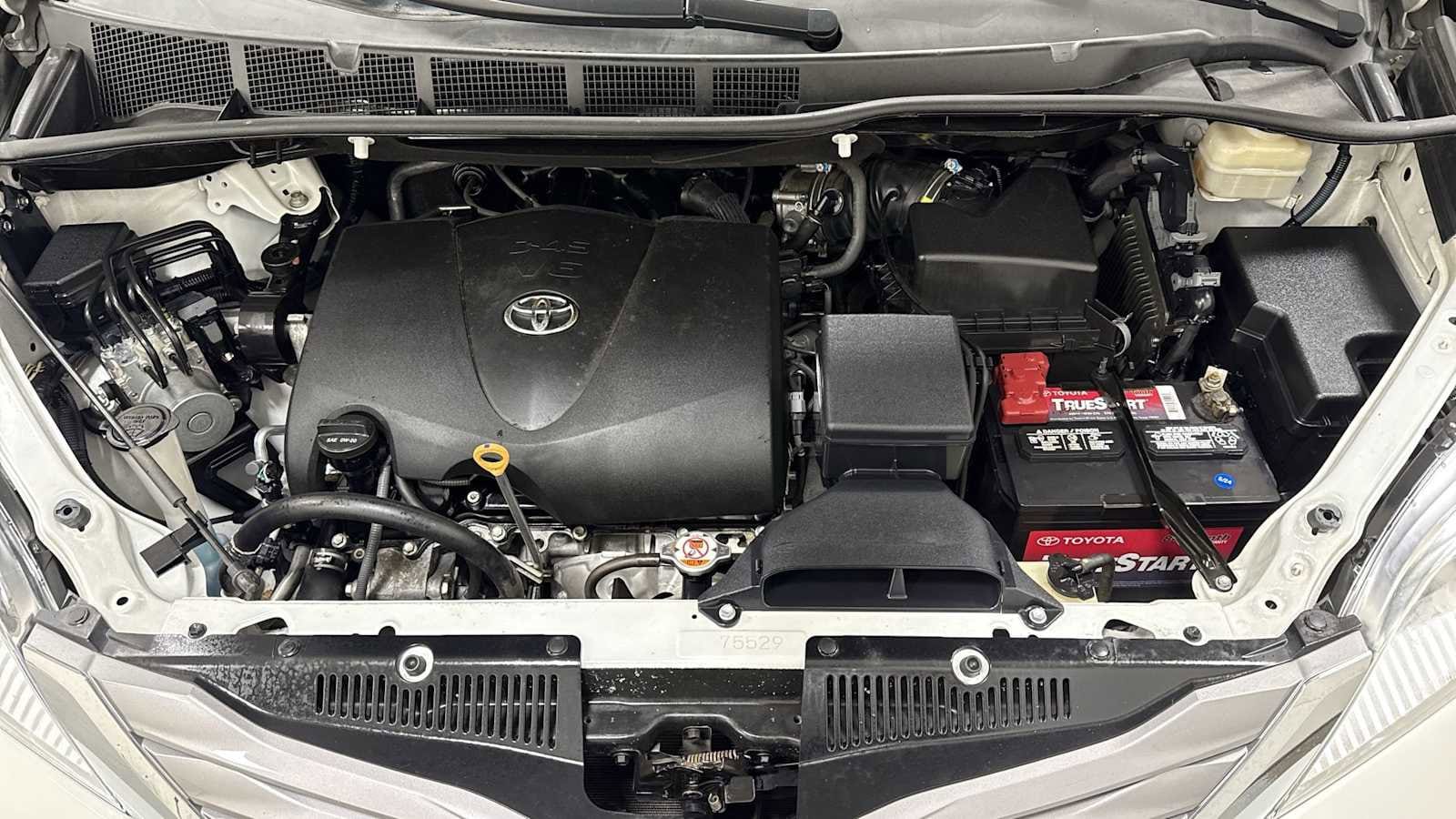 Thumbnail: 2017 Toyota Sienna - 32