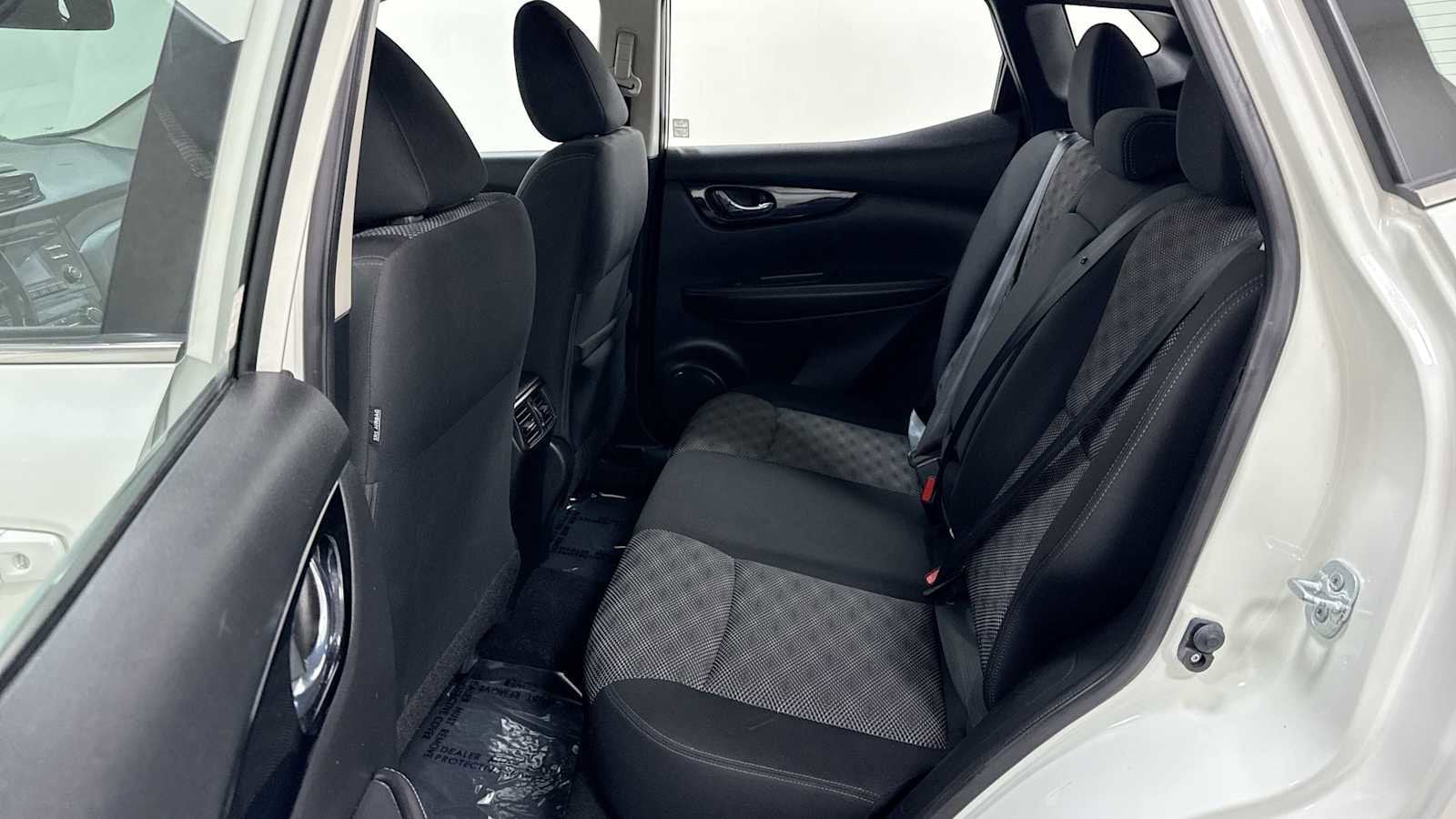 Thumbnail: 2017 Nissan Rogue Sport - 23