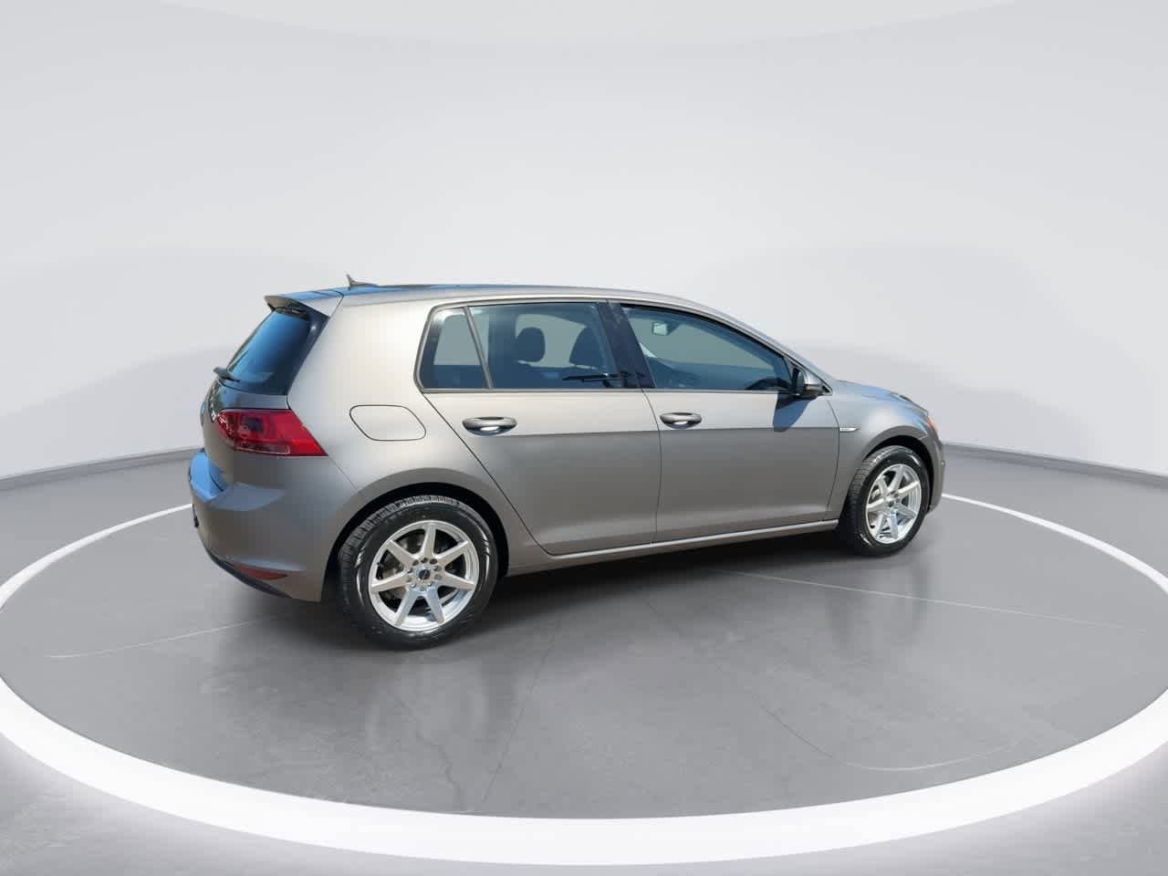 Thumbnail: 2016 Volkswagen e-Golf - 8