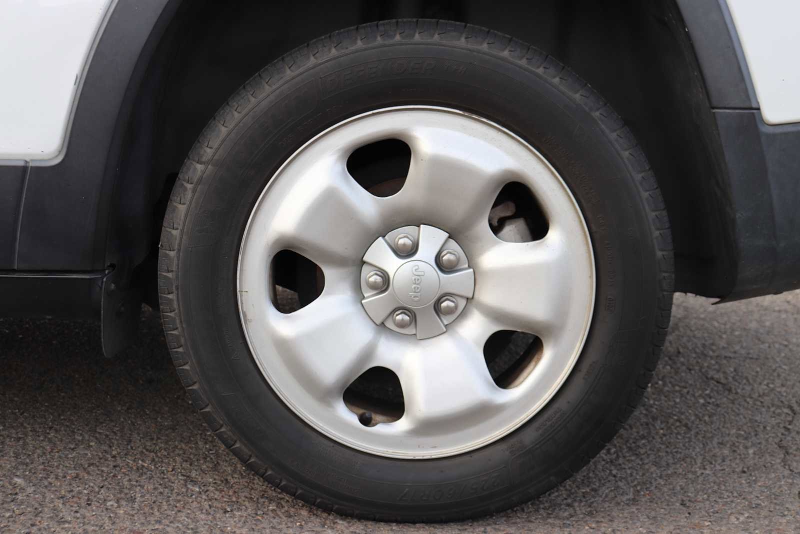 Thumbnail: 2017 Jeep Cherokee - 9