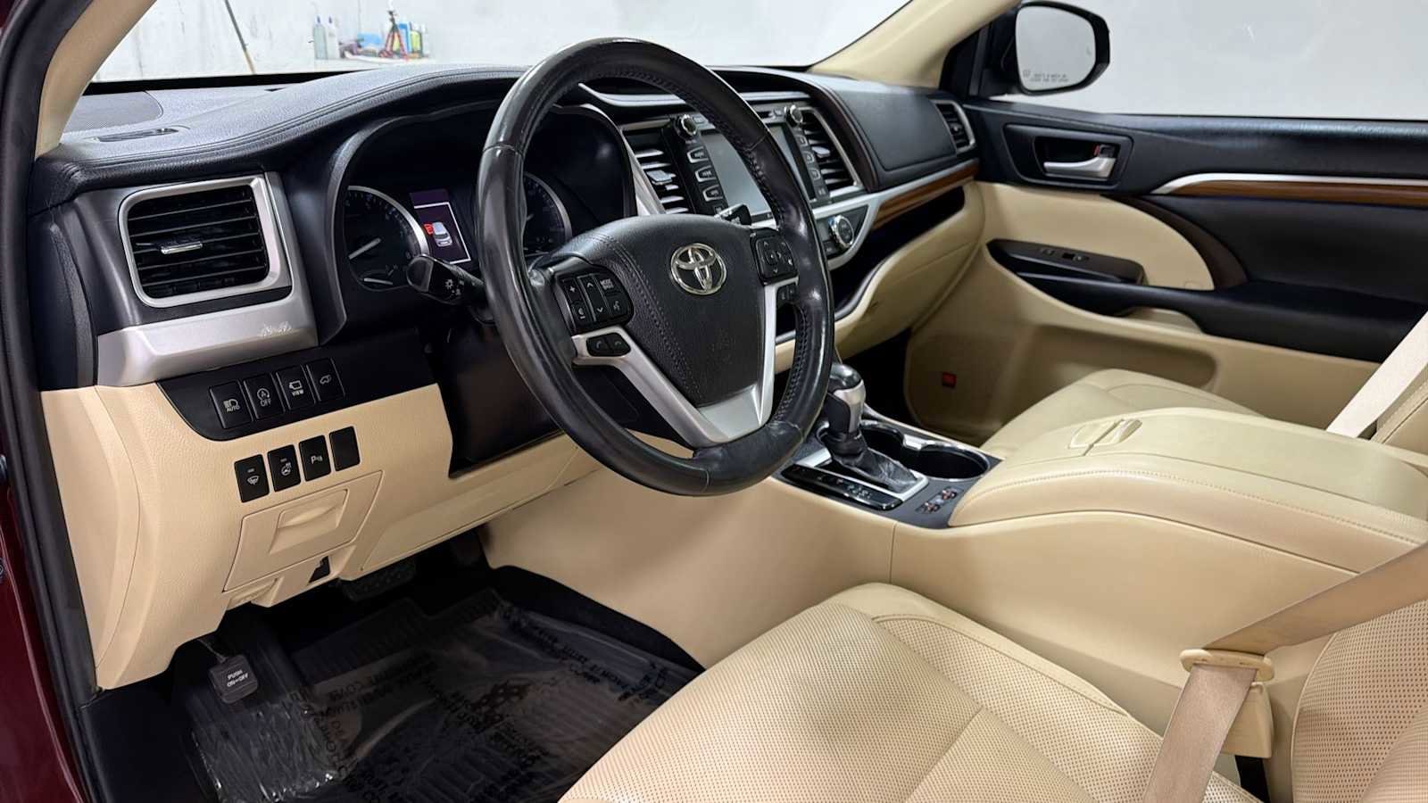 Thumbnail: 2019 Toyota Highlander - 12