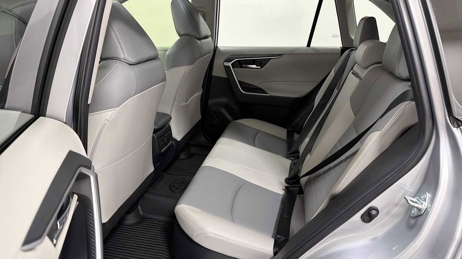 Thumbnail: 2022 Toyota RAV4 - 24