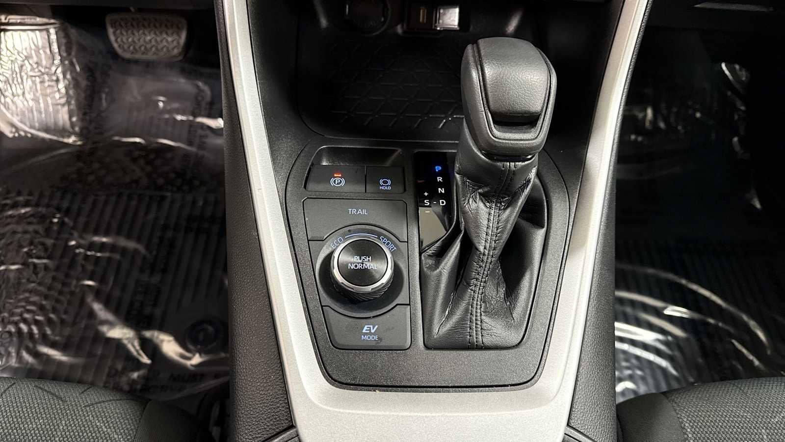 Thumbnail: 2021 Toyota RAV4 - 21