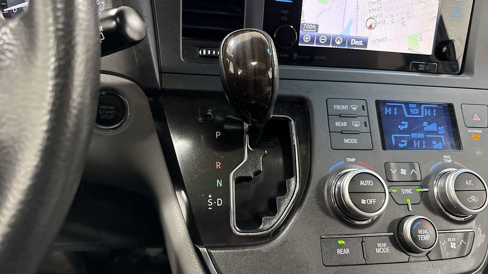 Thumbnail: 2017 Toyota Sienna - 22