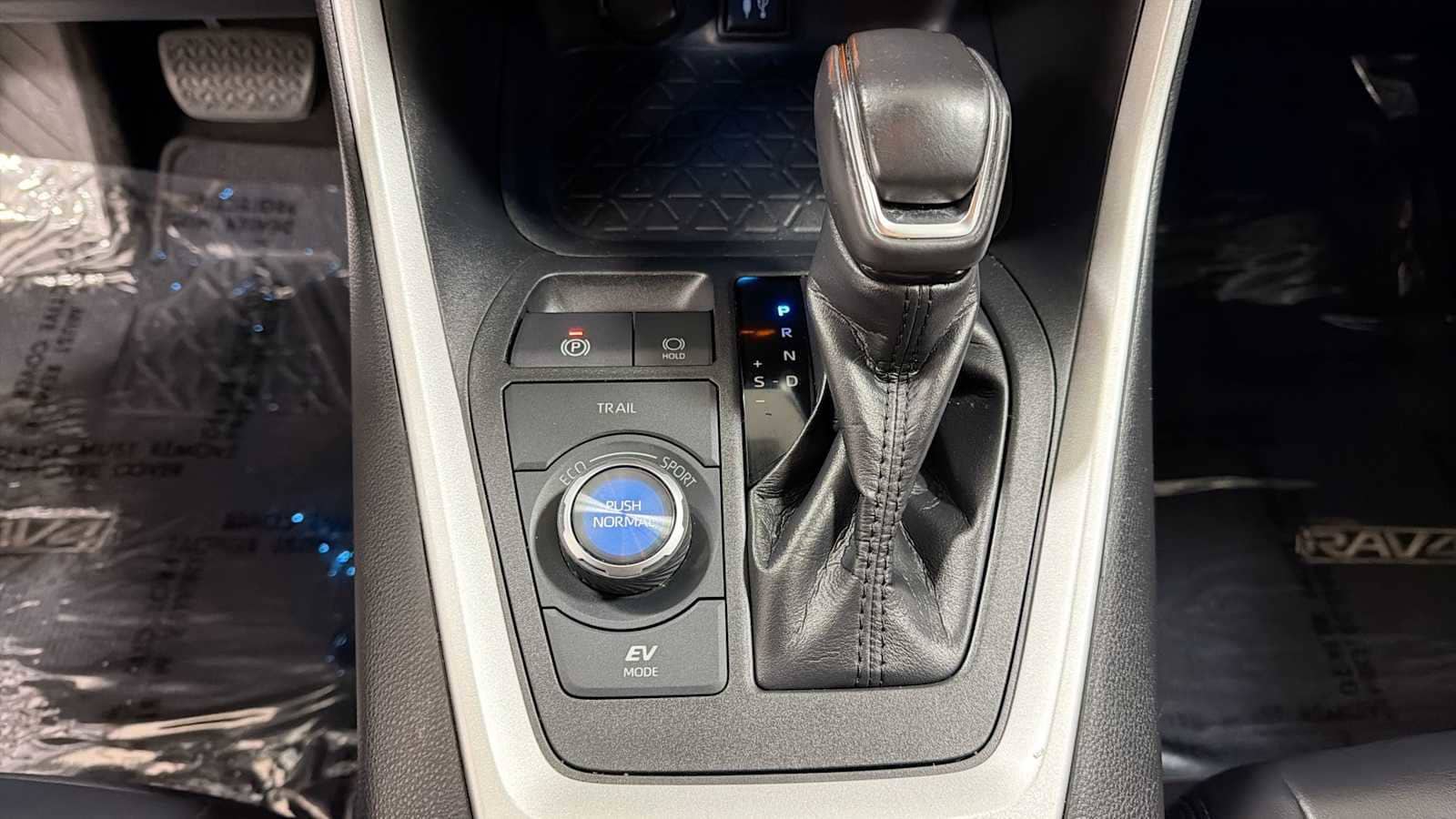 Thumbnail: 2019 Toyota RAV4 - 21