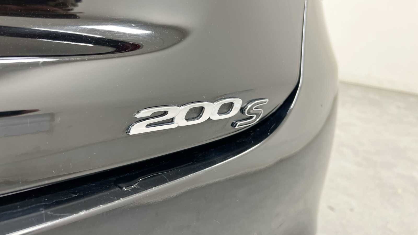 2016 Chrysler 200 S 29