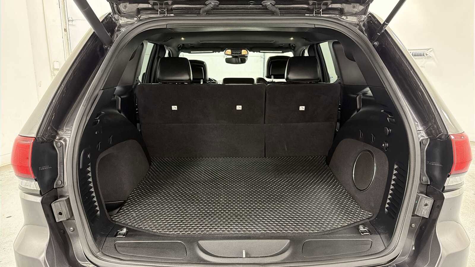 Thumbnail: 2020 Jeep Grand Cherokee - 28