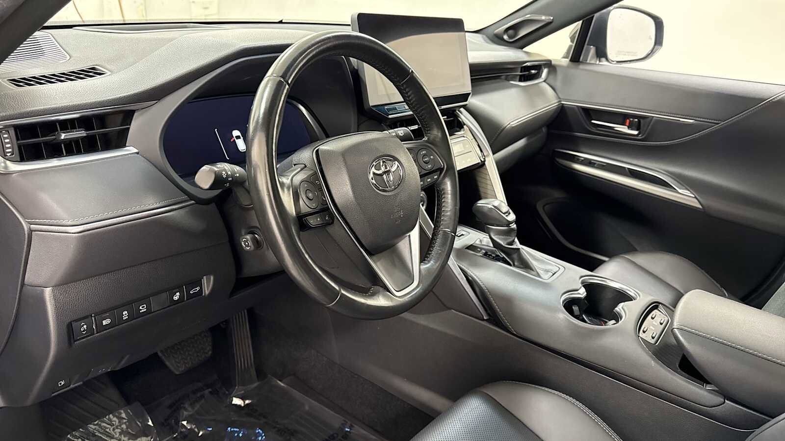 Thumbnail: 2023 Toyota Venza - 12