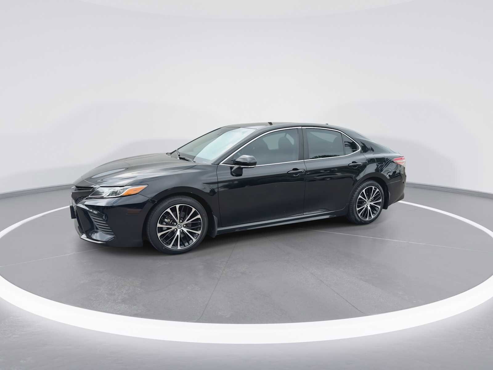 Thumbnail: 2019 Toyota Camry - 4