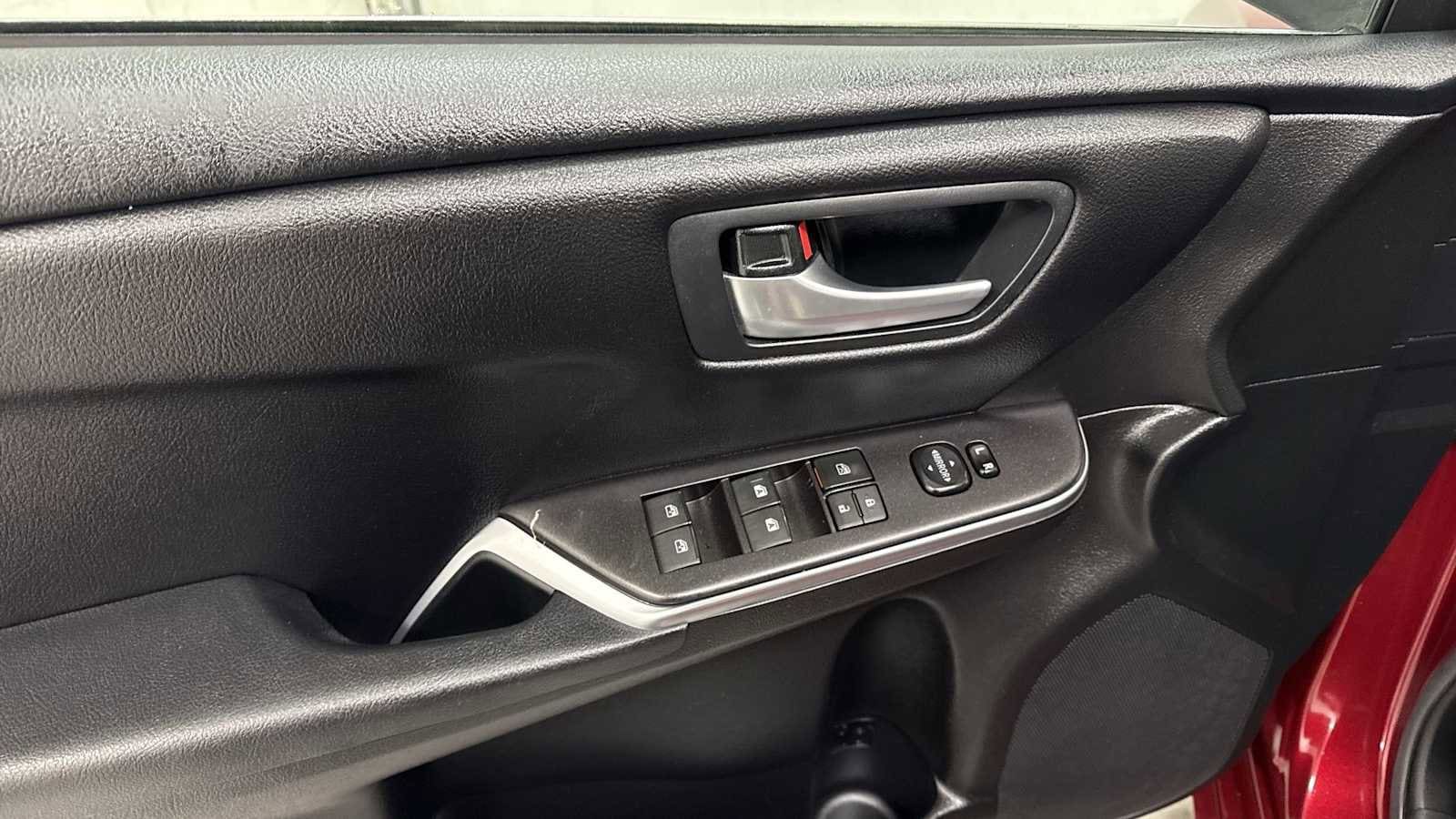 Thumbnail: 2017 Toyota Camry - 15