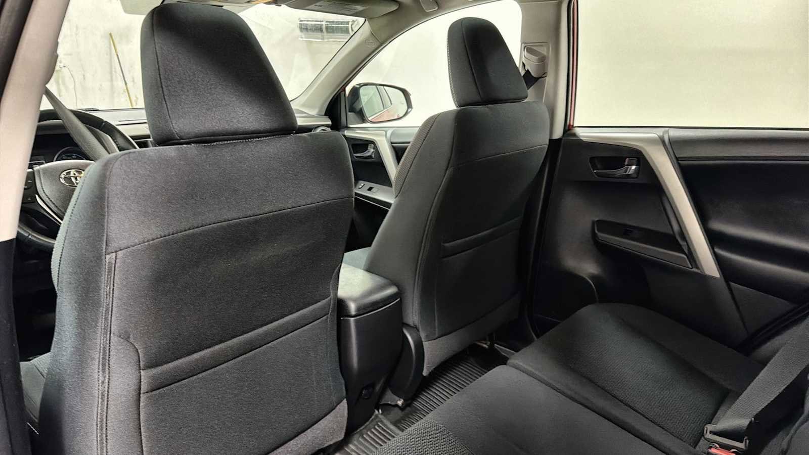 Thumbnail: 2017 Toyota RAV4 - 25