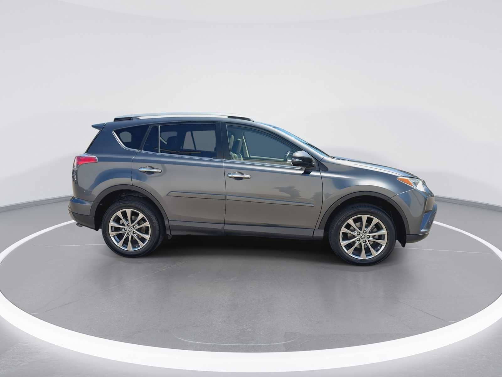 Thumbnail: 2018 Toyota RAV4 - 9
