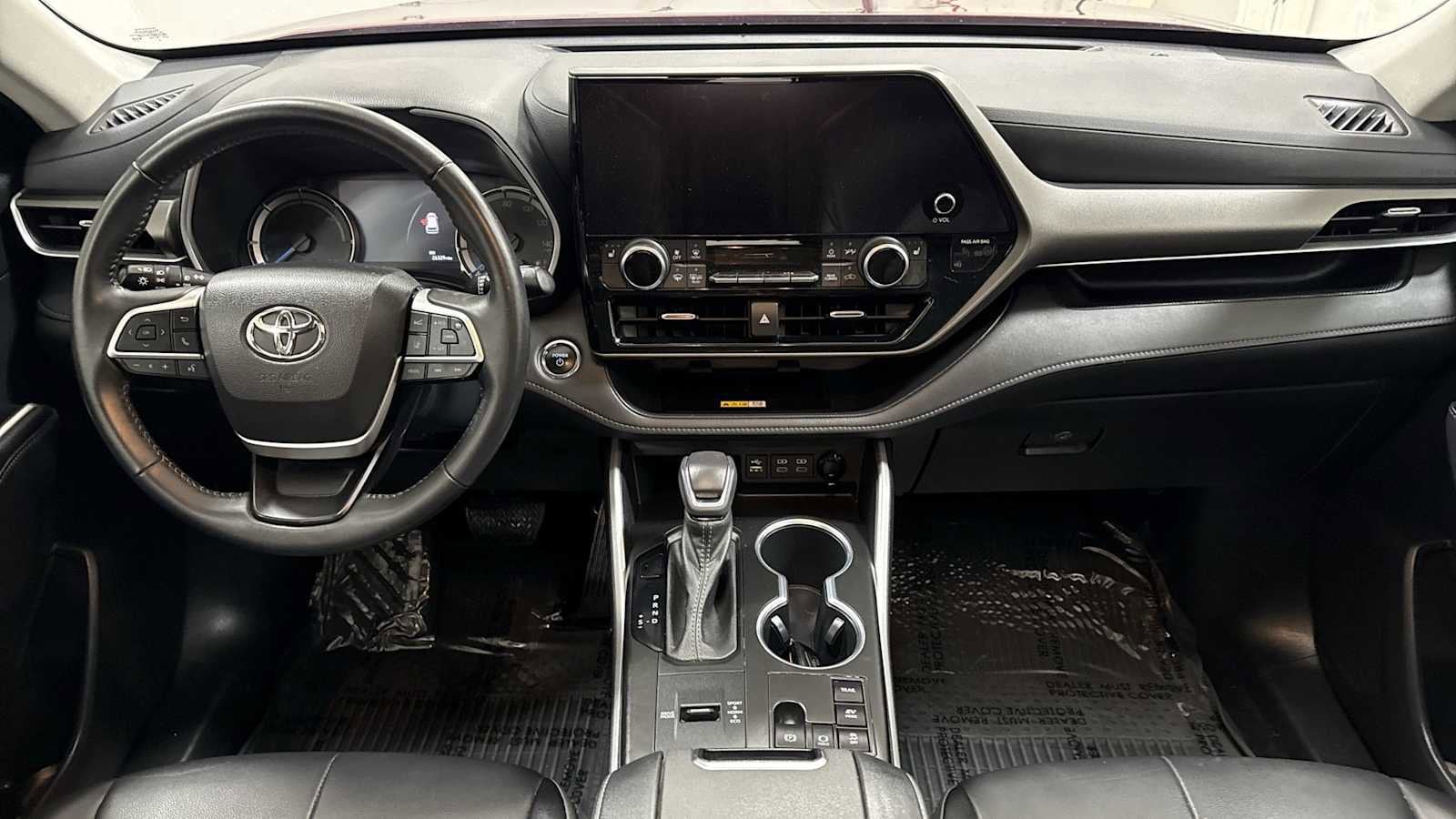 Thumbnail: 2023 Toyota Highlander - 27