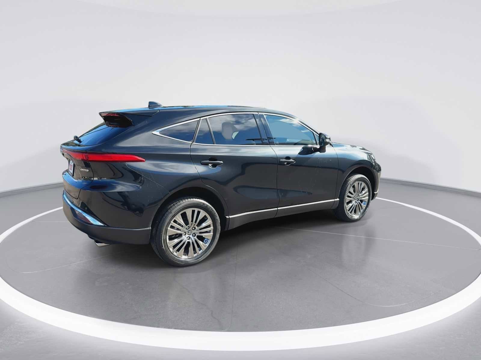 Thumbnail: 2023 Toyota Venza - 8