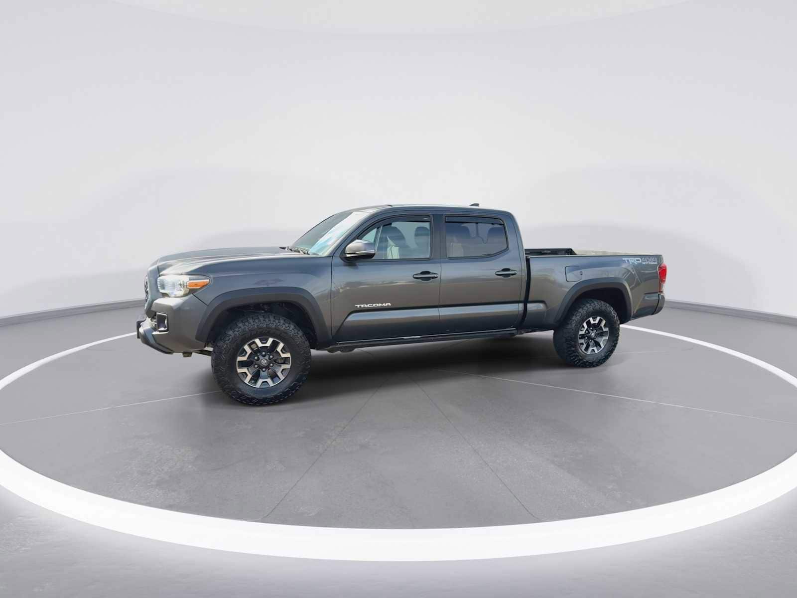 Thumbnail: 2018 Toyota Tacoma - 4